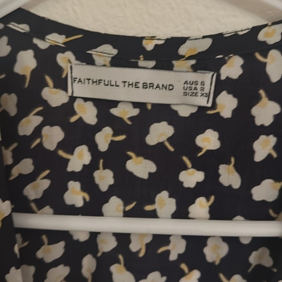 Faithfull The Brand Jasmine Mini Wrap Dress – Navy Floral – Size XS – Boho Fall - Picture 6 of 9